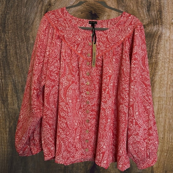 Coco + Carmen Tops - Darla Faux Button Paisley Peasant Style Blouse | Bright Rose